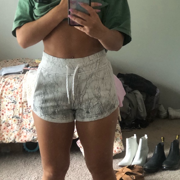 Inner Glow High Rise Short - Picture 4 of 5